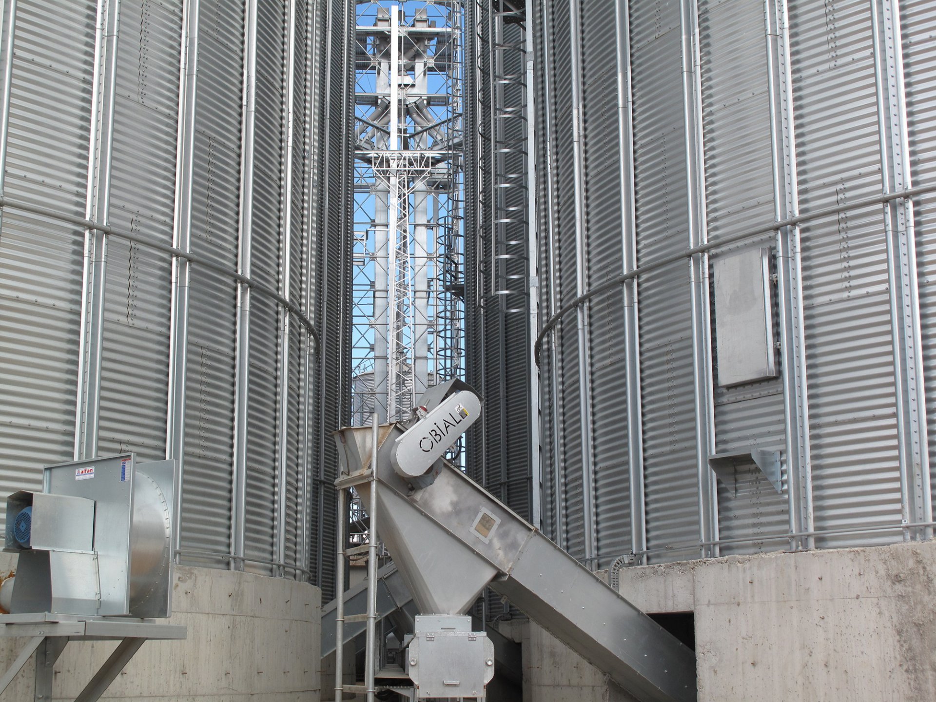 OBIAL Grain Handling Systems Chain Conveyors by OBIAL