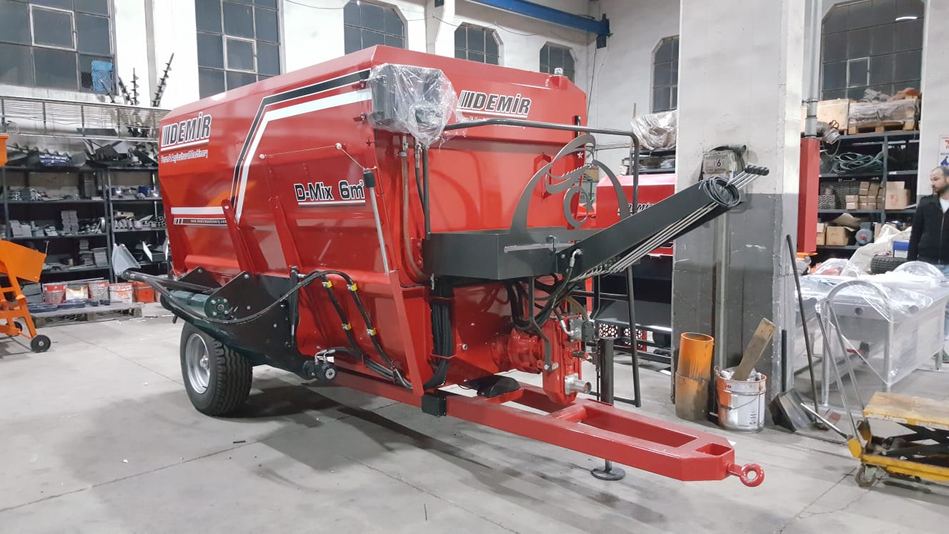 DEMIR Feed Horizontal Livestock Feed Mixer Wagon by Demir